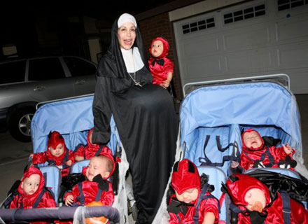 Octomom-nadya-suleman-halloween-costume-pregnant-nun-with-eight-little-devils