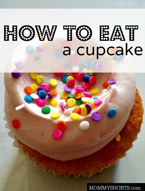 The secret to easily eating a cupcake finally revealed!