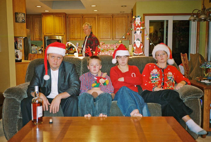 Bad-Family-Photos-Christmas-deadpan-family-holiday-card