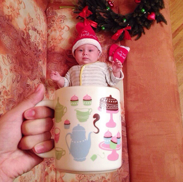 This would make such a cute Christmas card! Who doesn't love a little #BabyMugging? Check out the holiday edition (including babies, Christmas trees, + more mug fun). 