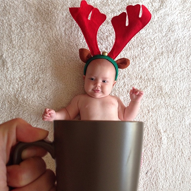 This would make such a cute Christmas card! Who doesn't love a little #BabyMugging? Check out the holiday edition (including babies, Christmas trees, + more mug fun). 