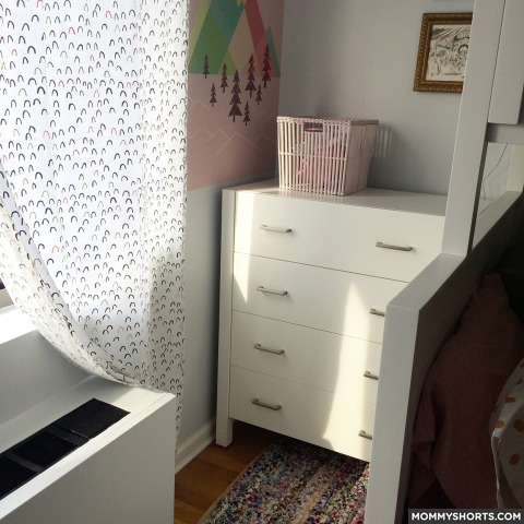 Do you have siblings sharing a small bedroom? Check out these shared bedroom ideas for a small space!