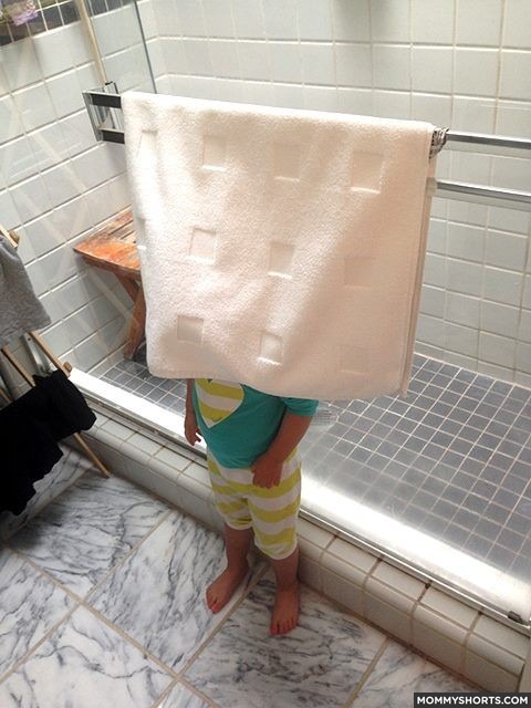 37 Photos that Prove Little Kids SUCK at Hide and Seek
