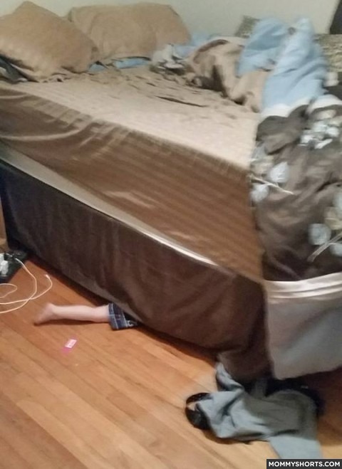 37 Photos that Prove Little Kids SUCK at Hide and Seek