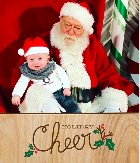 33 Ways a Photo with Santa can Go Wrong! Click through--these are the most EPIC SANTA FAILS I have ever seen on Christmas cards.