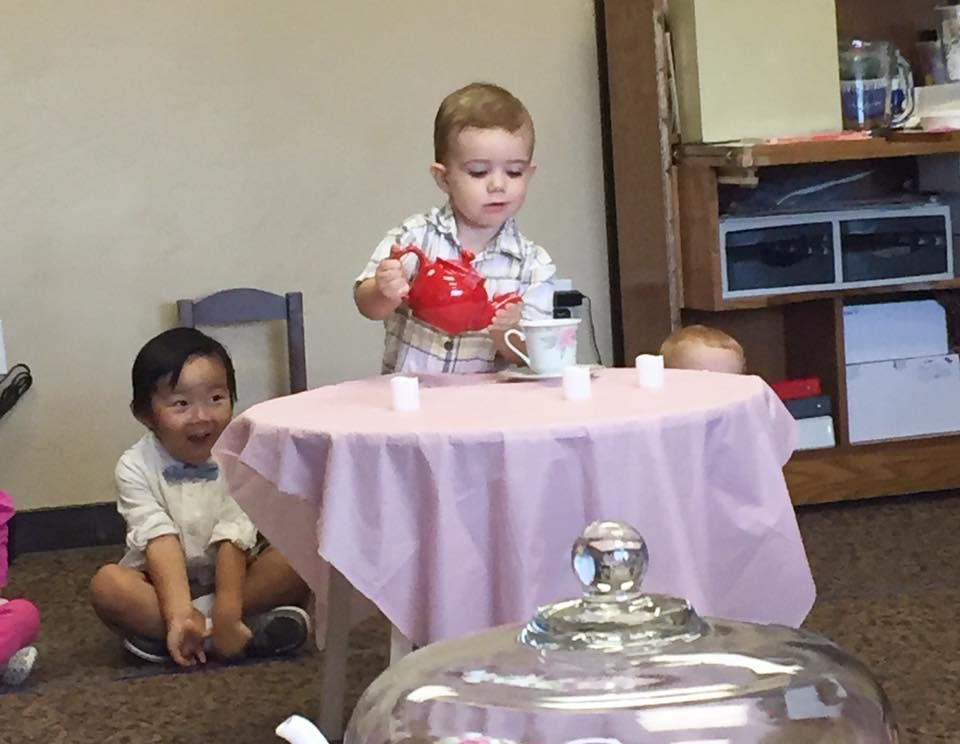 serving-mothers-day-tea-at-preschool